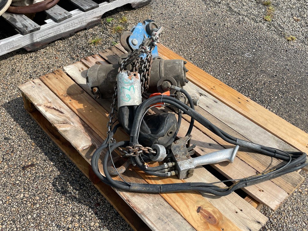 Gardner Pneumatic Chain Hoist