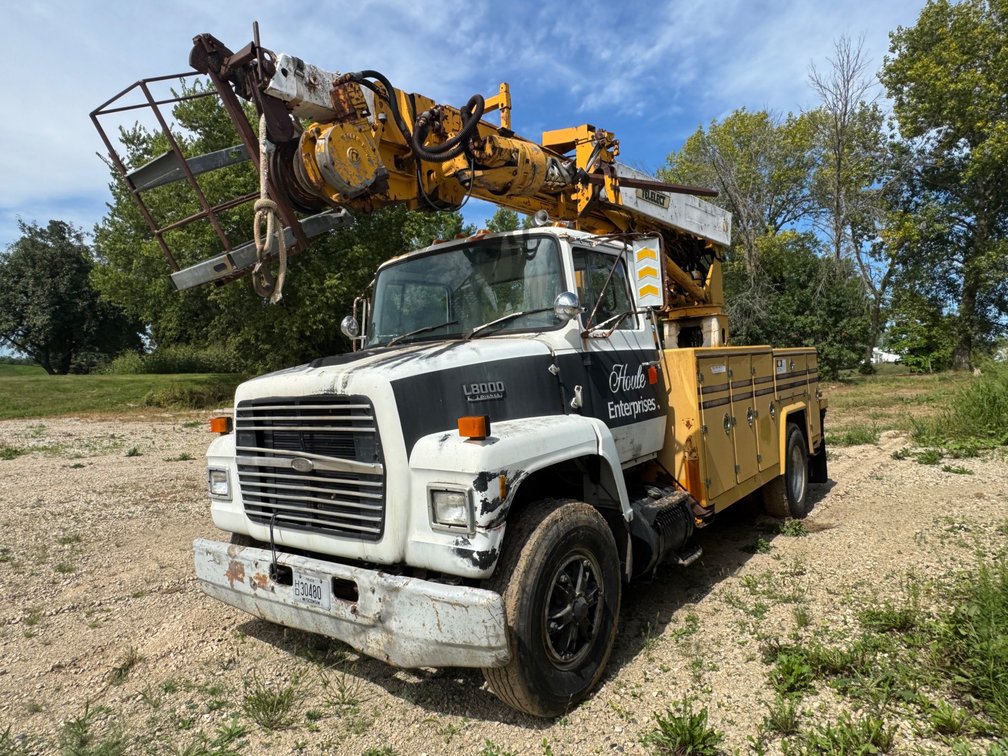 1988 Ford L 8000 Digger Derrick Winch Truck (Has WI Title) (Located in Rosendale WI)