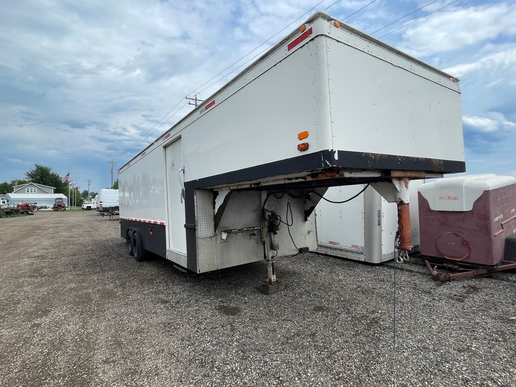 1987 Roadmaster 5th Wheel Enclosed Trailer (Has WI TItle)