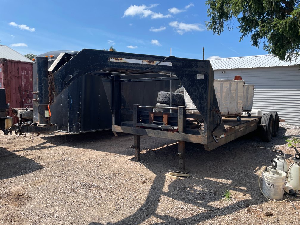 2002 Horse Creek Road Warrier 22' Tandem Axle Gooseneck Trailer (Has WI Title)