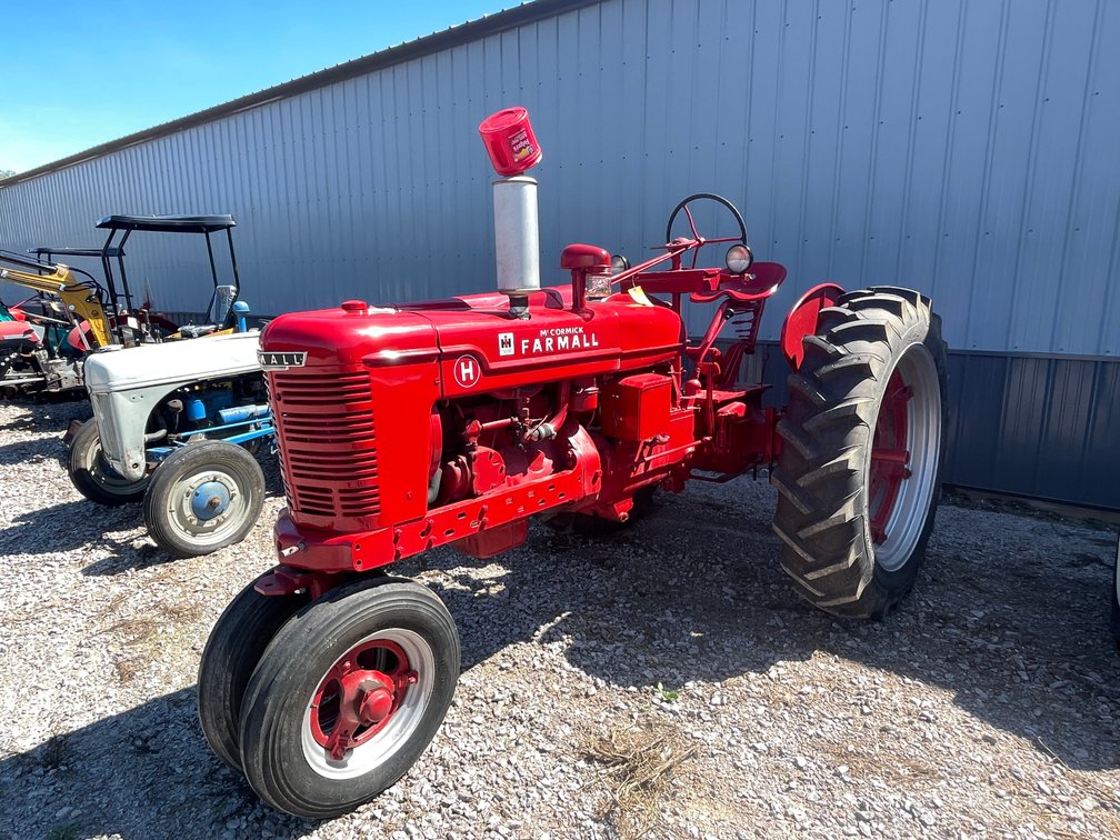 International H Narrow Front Tractor