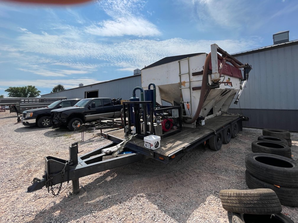 Seed Tender on Tri Axle Trailer (No Title)