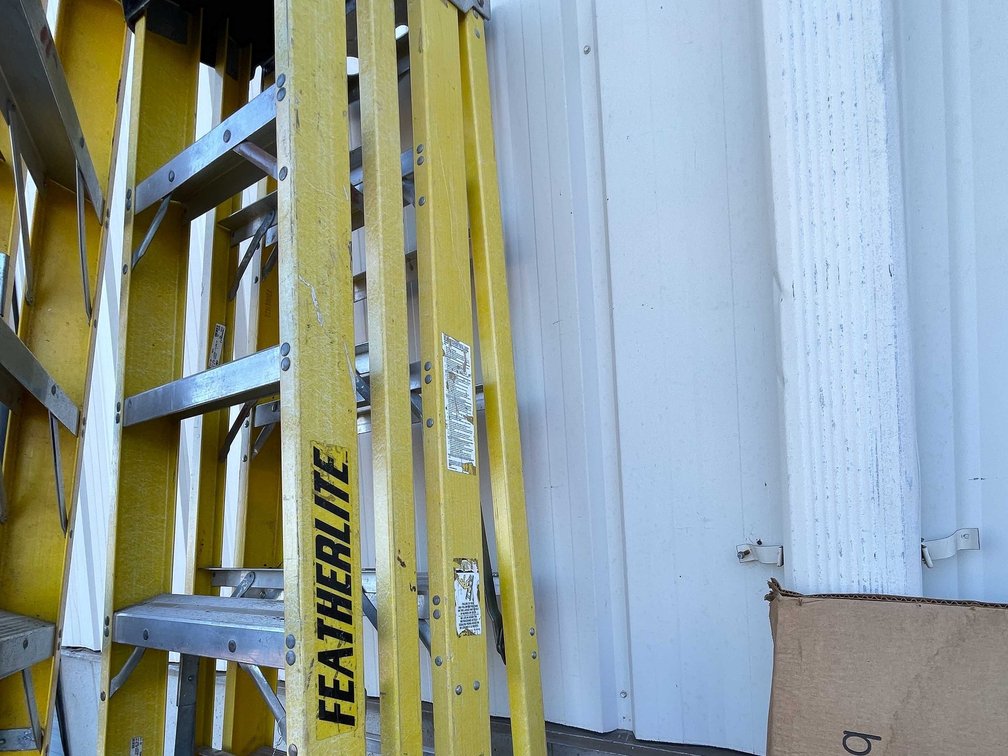 8' Step Ladders (03)