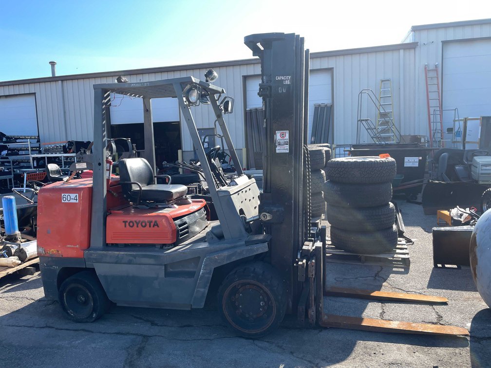 Toyota 10,000lb Lift Capacity Forklift (O3)
