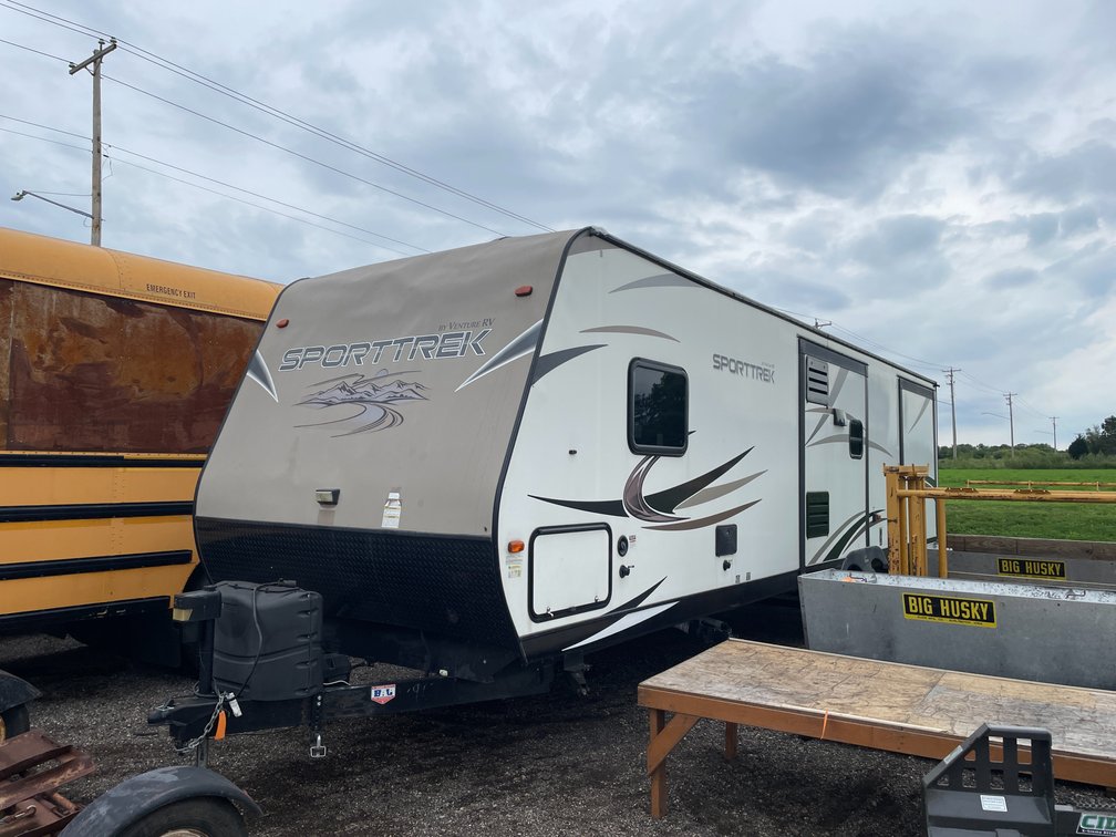 2017 Venture Sporttrek 327 Camper (Has WI Title)