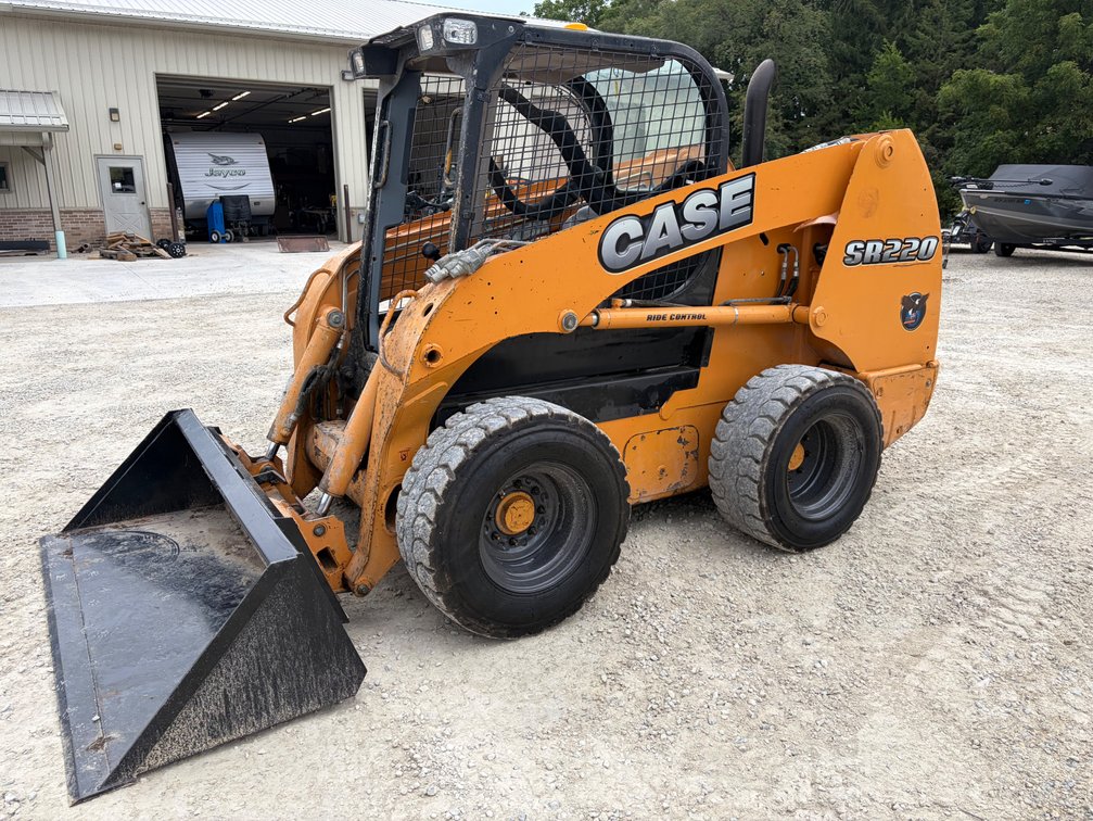 2011 CASE SR 220 Skid Steer (Helenville, WI)