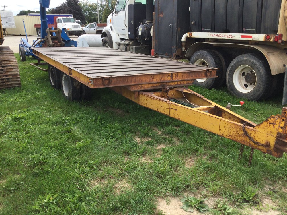 Tandem Axle Trailer: (NO TITLE)