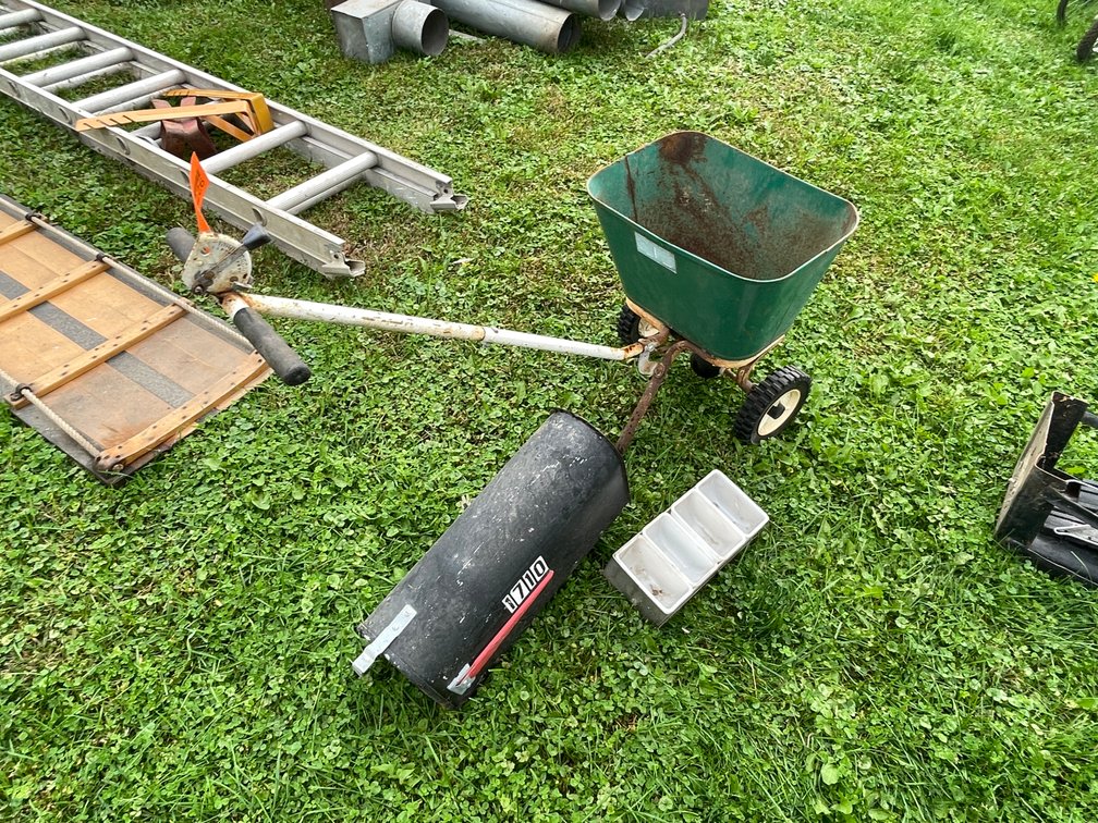 True Temper Fertilizer Spreader