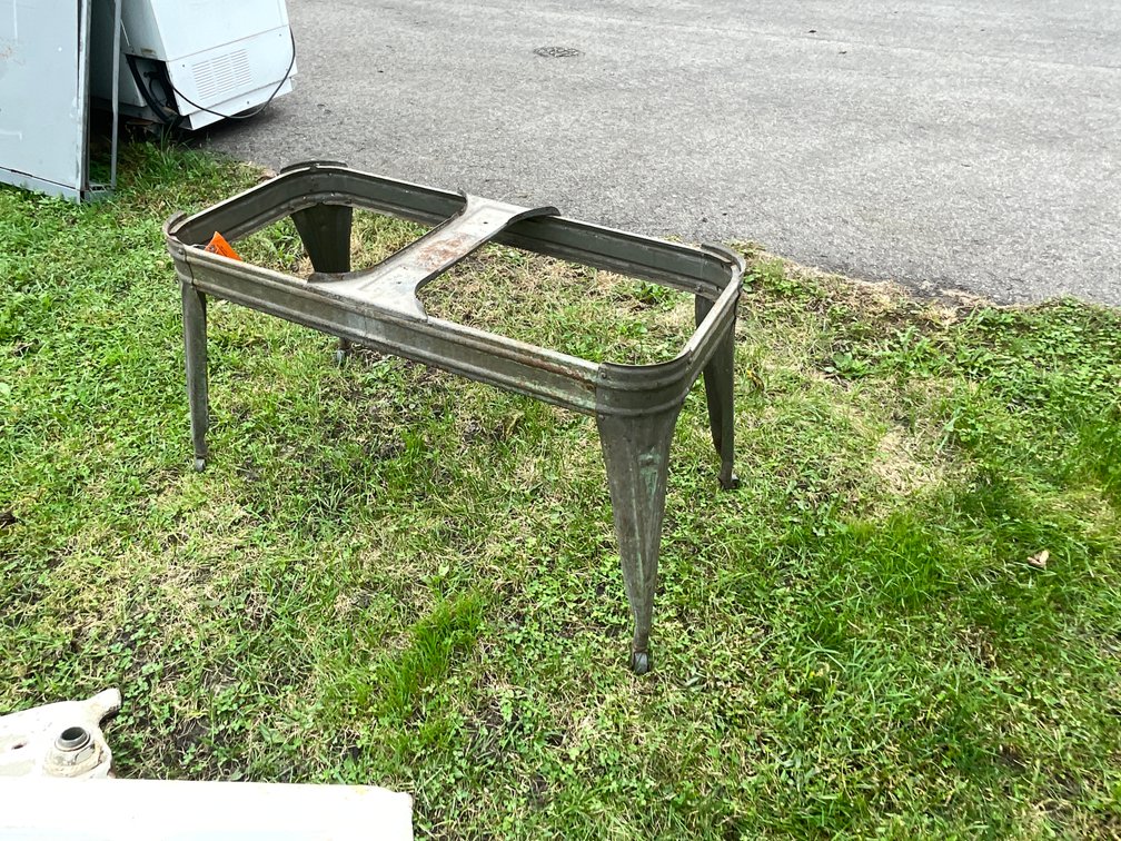 Metal Washtub Stand