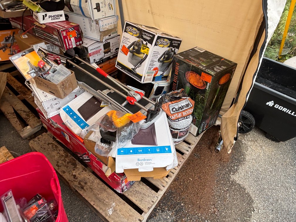 Pallet of Various Items (Fountain City, WI)