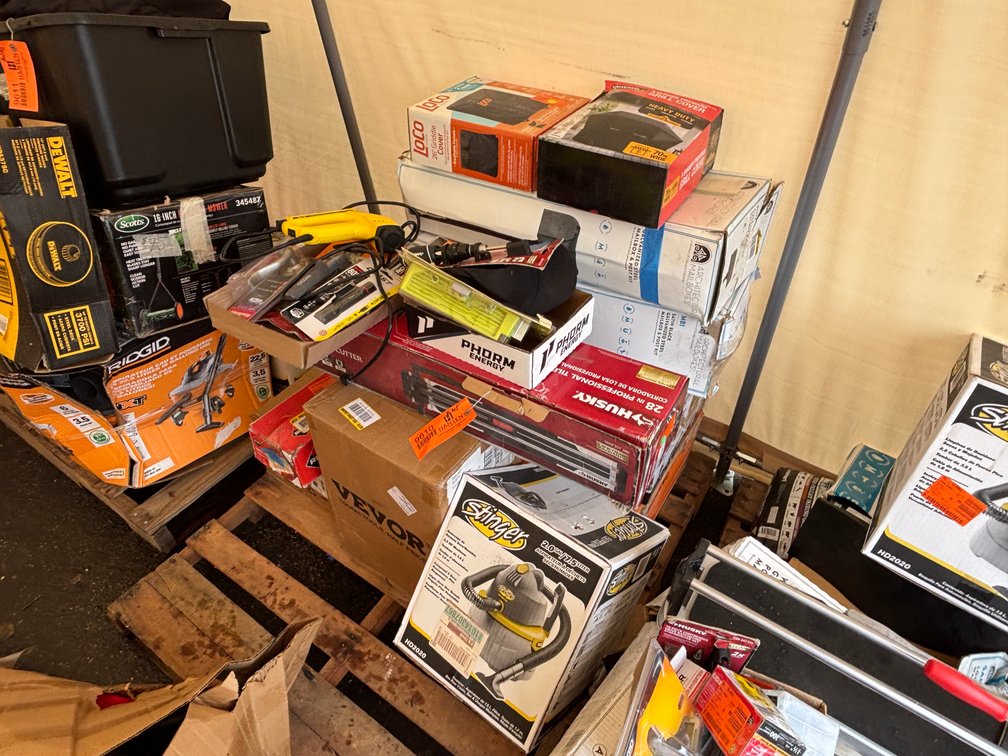 Pallet of Various Items (Fountain City, WI)