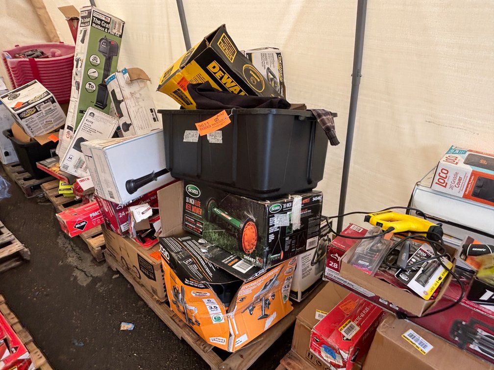 Pallet of Various Items (Fountain City, WI)