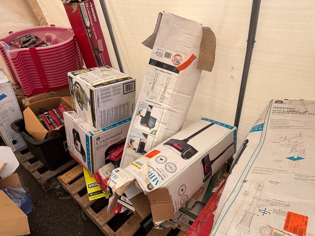Pallet of Various Items (Fountain City, WI)