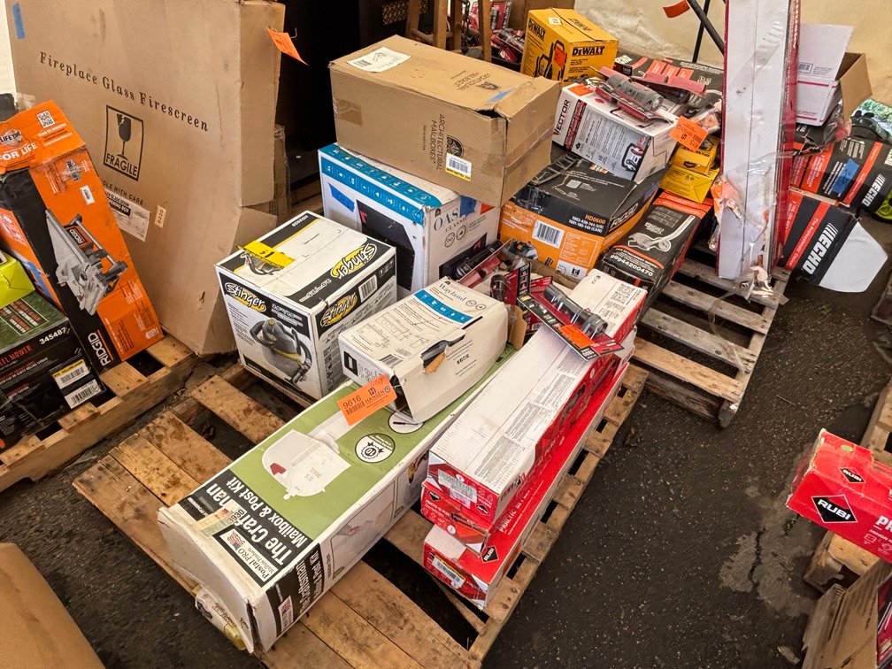 Pallet of Various Items (Fountain City, WI)