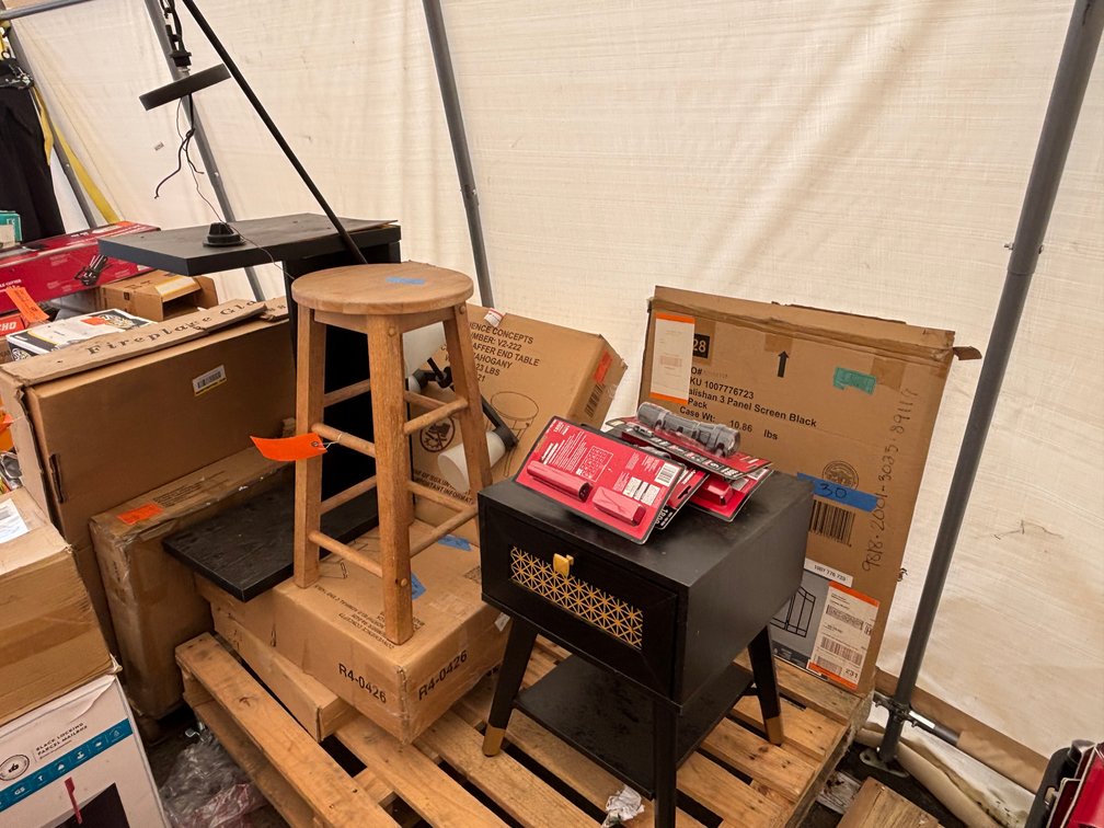 Pallet of Various Household Items (Fountain City, WI)