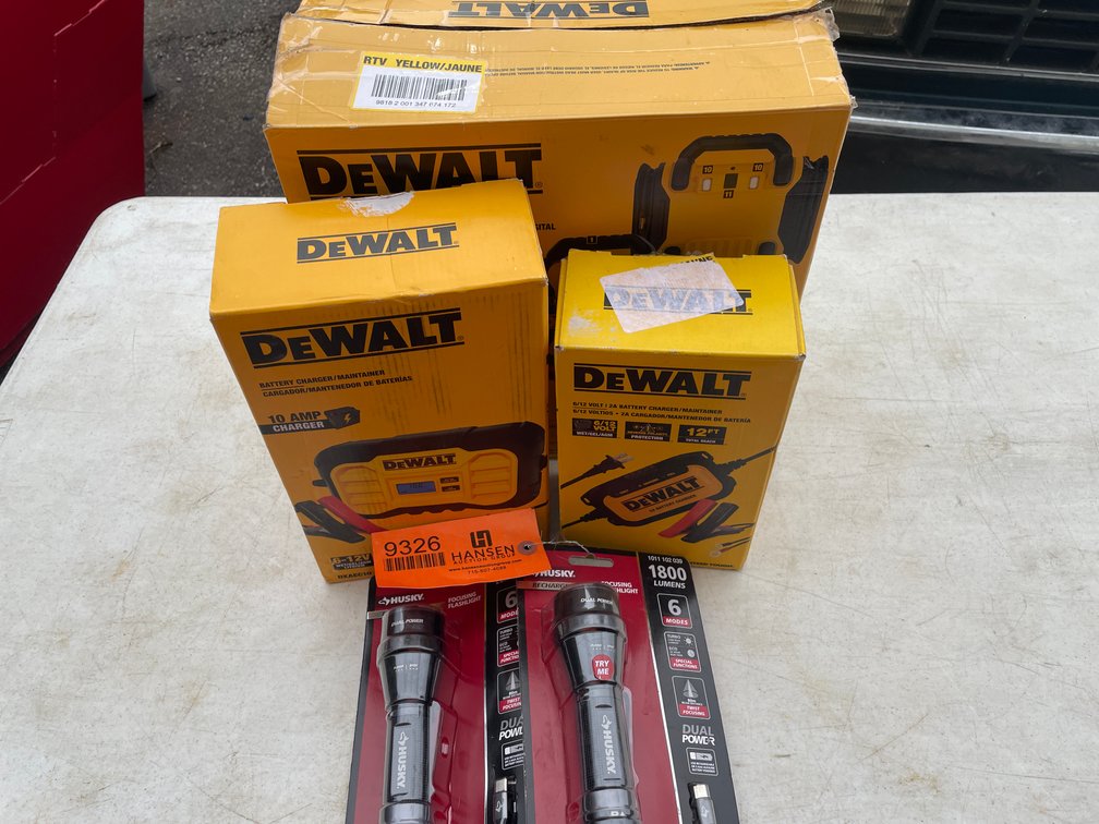 DeWalt 2000 AMP Jump Starter (Fountain City, WI)
