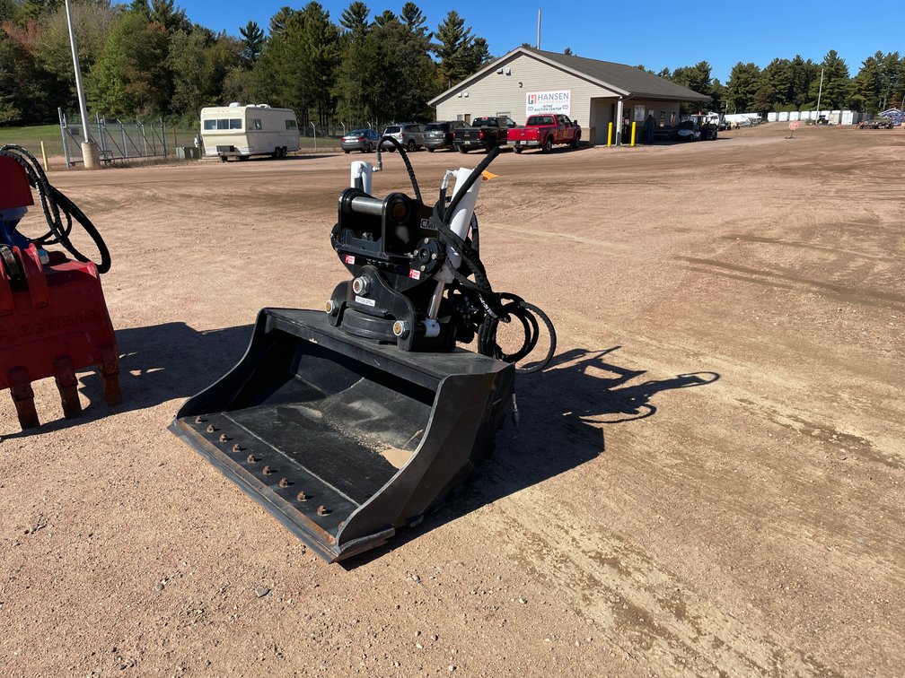 CMP 60" Tilt Rotate Bucket