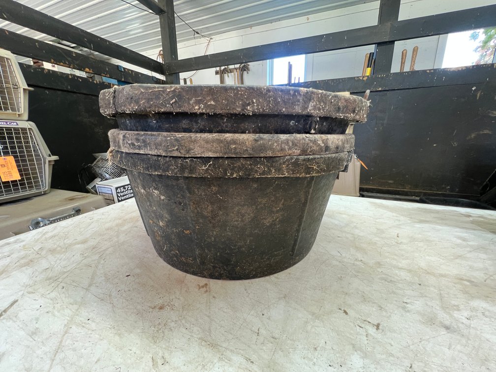 (3) Rubber Feeders