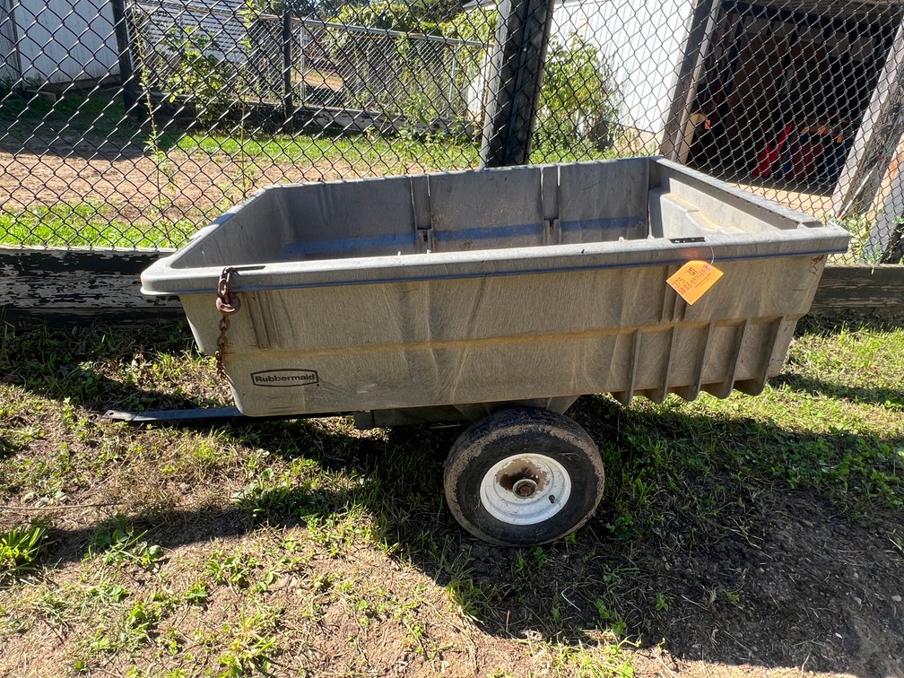 Rubbermaid Lawn Cart
