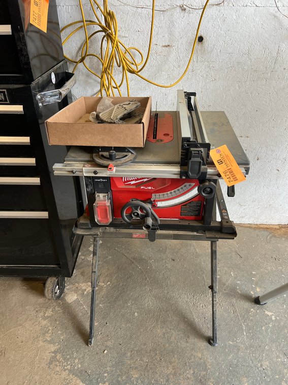 Milwaukee Cordless M18 Table Saw with Stand