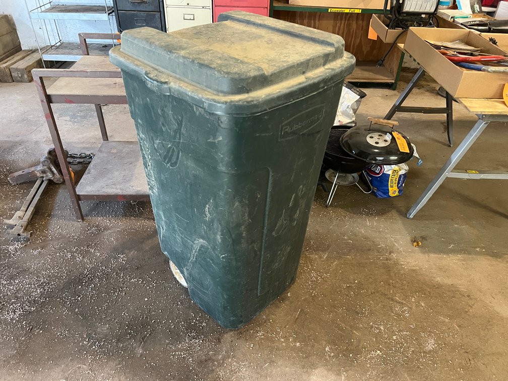 Rubbermaid Roughneck 50 Gallon Trash Can