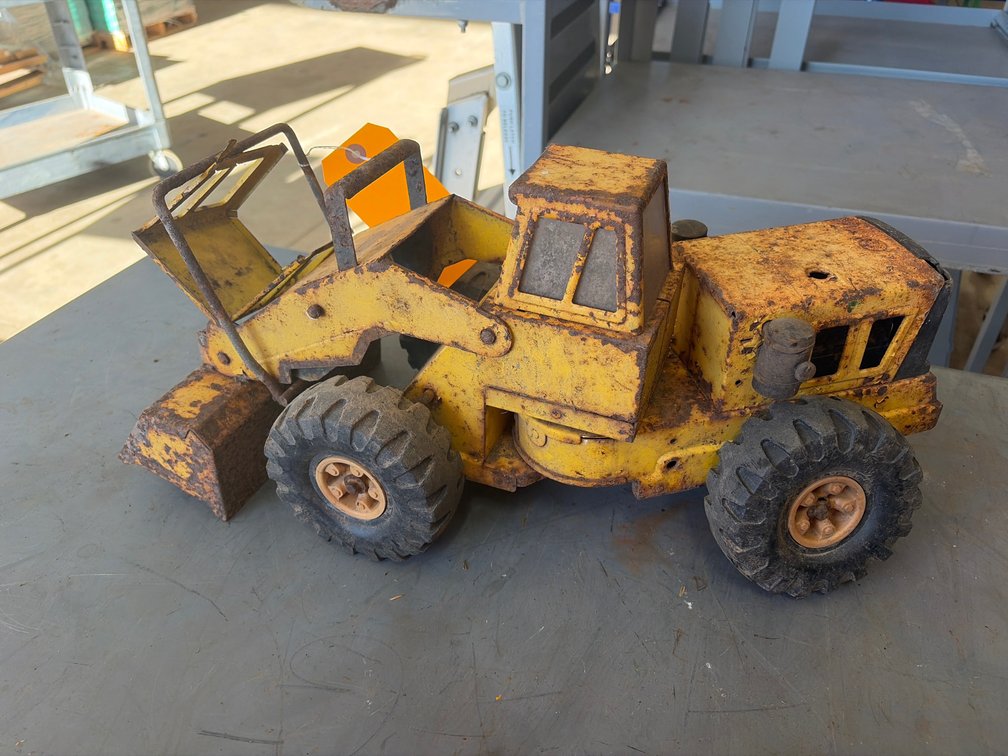 (1) Pressed Steel Toy Front End Loader