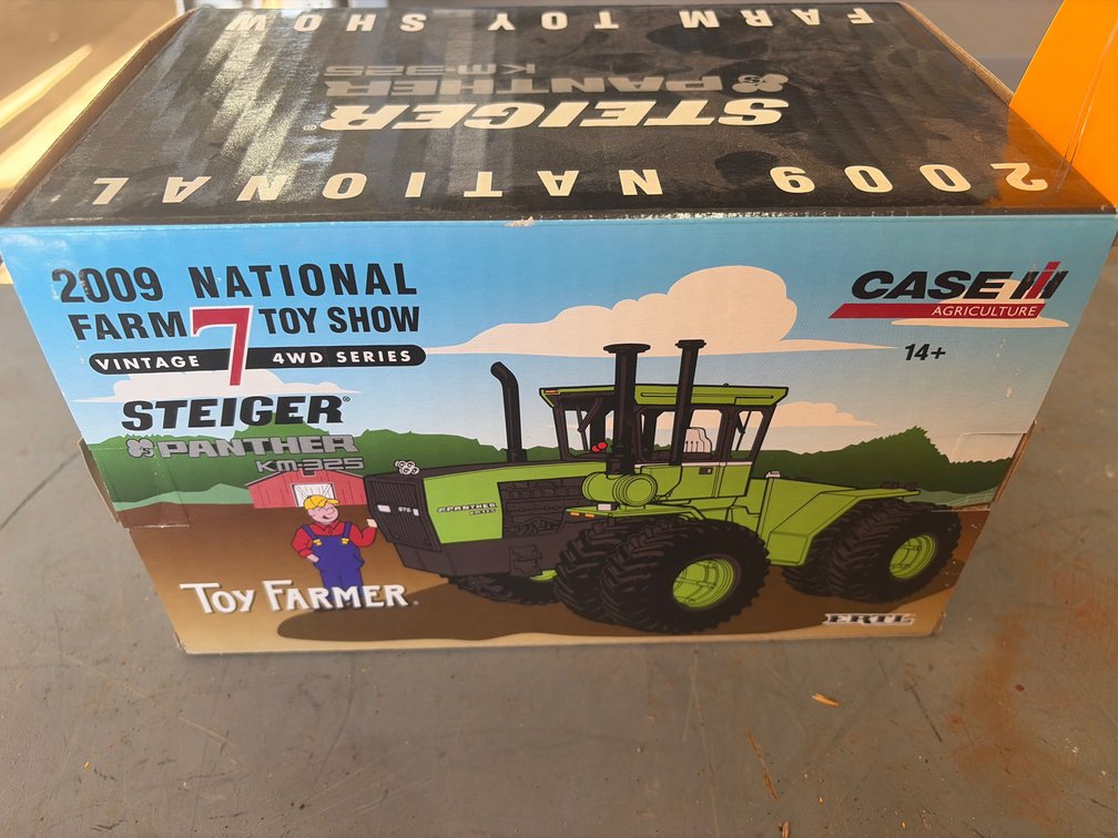 (1) ERTL Steiger Panther KM-325 4WD Tractor 2009 National Farm Toy Show