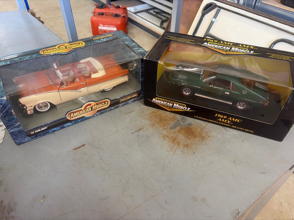 (2) American Muscle 1:18 Scale Die Cast Model Cars