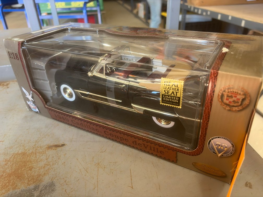 (1) Road Legends 1:18 Scale 1949 Cadillac Coupe de Ville Die Cast Model Car
