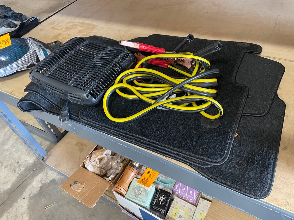 Hyundai Tucson Floor Mats and Jumper Cables