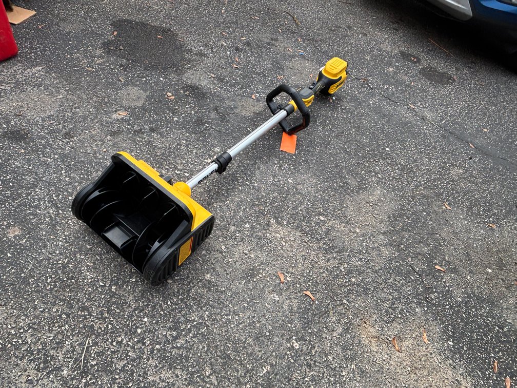 DeWalt 20V Snow Broom (Fountain City, WI)