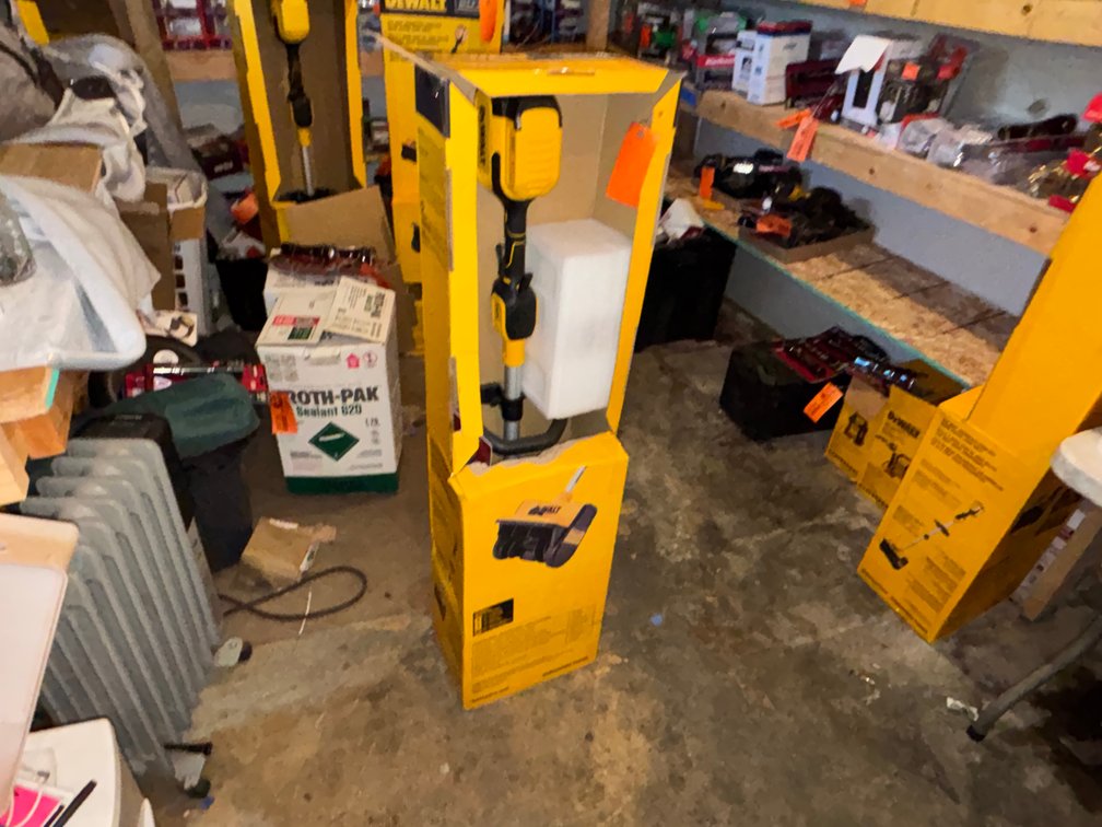 DeWalt 20V Snow Broom (Fountain City, WI)