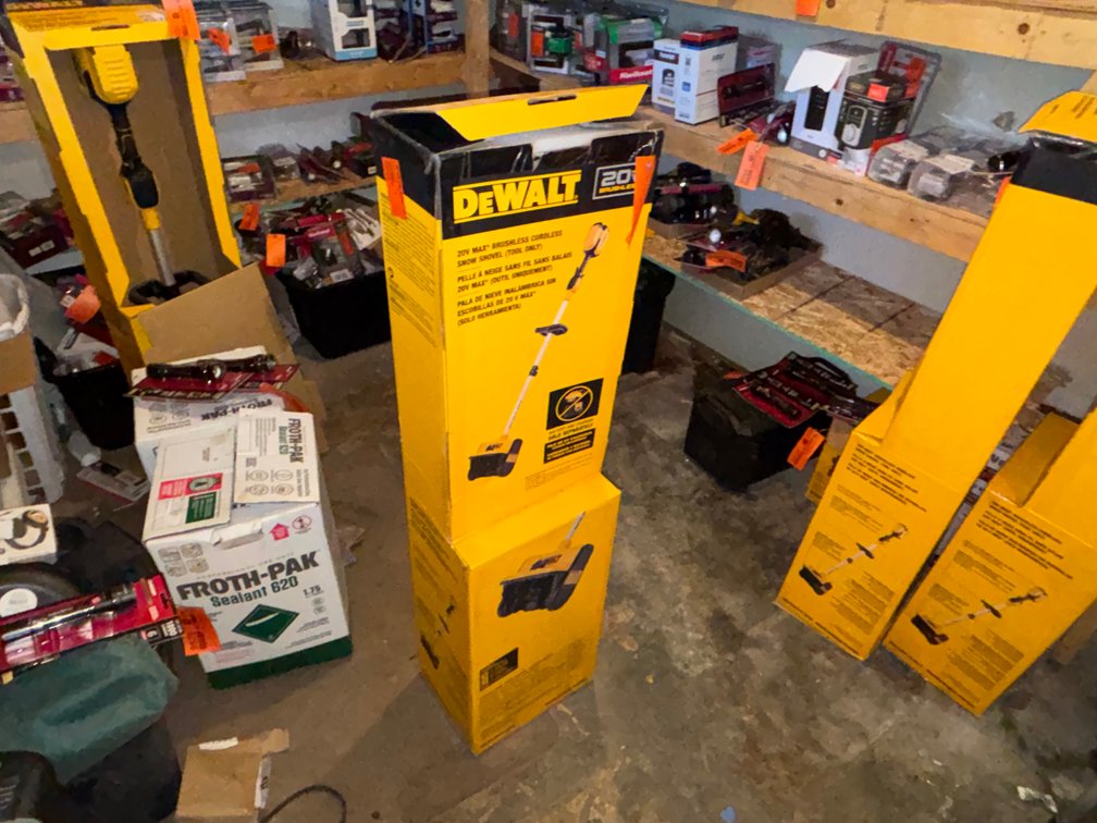 DeWalt 20V Snow Broom (Fountain City, WI)