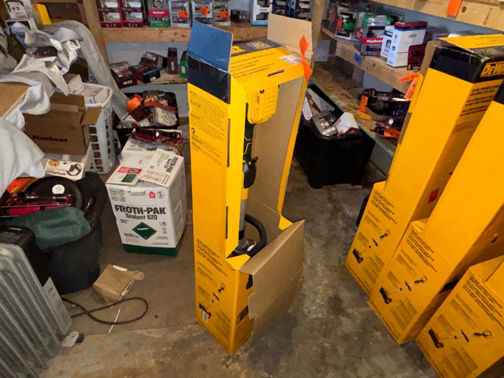 DeWalt 20V Snow Broom (Fountain City, WI)