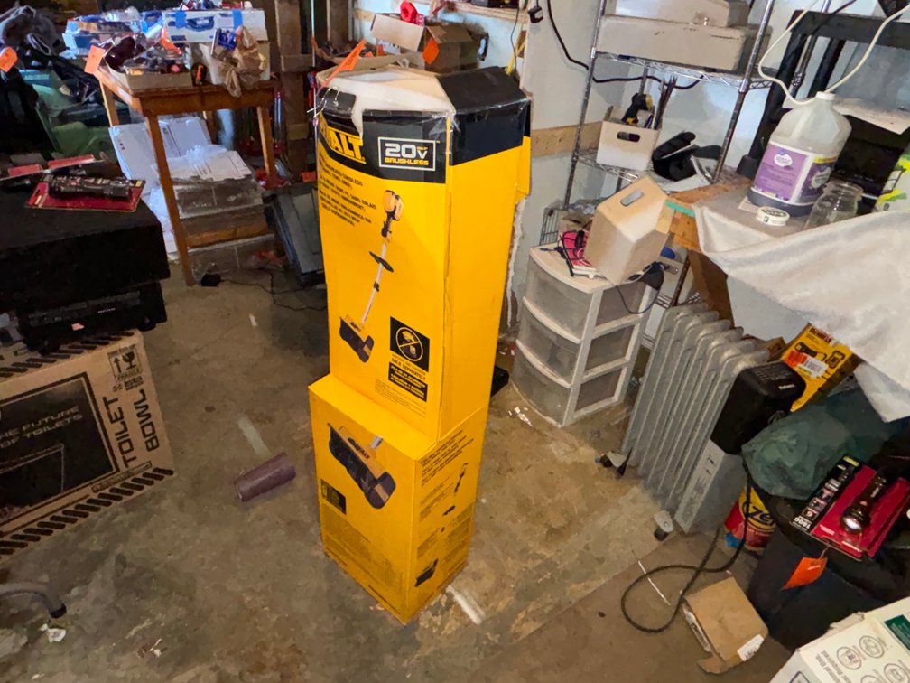 DeWalt 20V Snow Broom (Fountain City, WI)