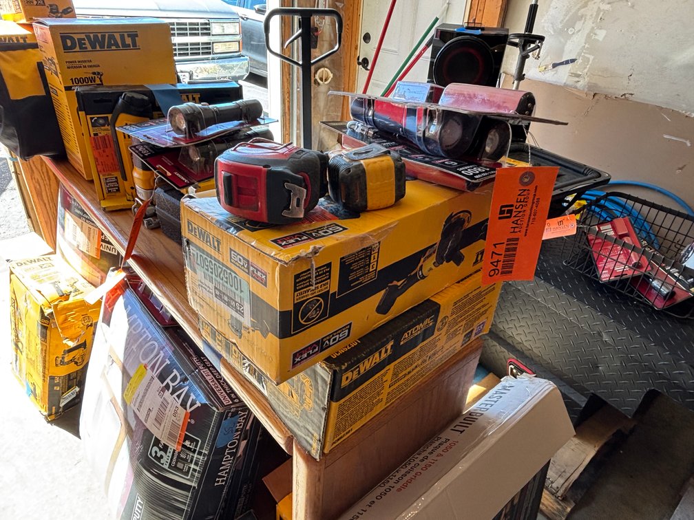 (2) DeWalt Tools and (2) Tape Measures (Fountain City, WI)
