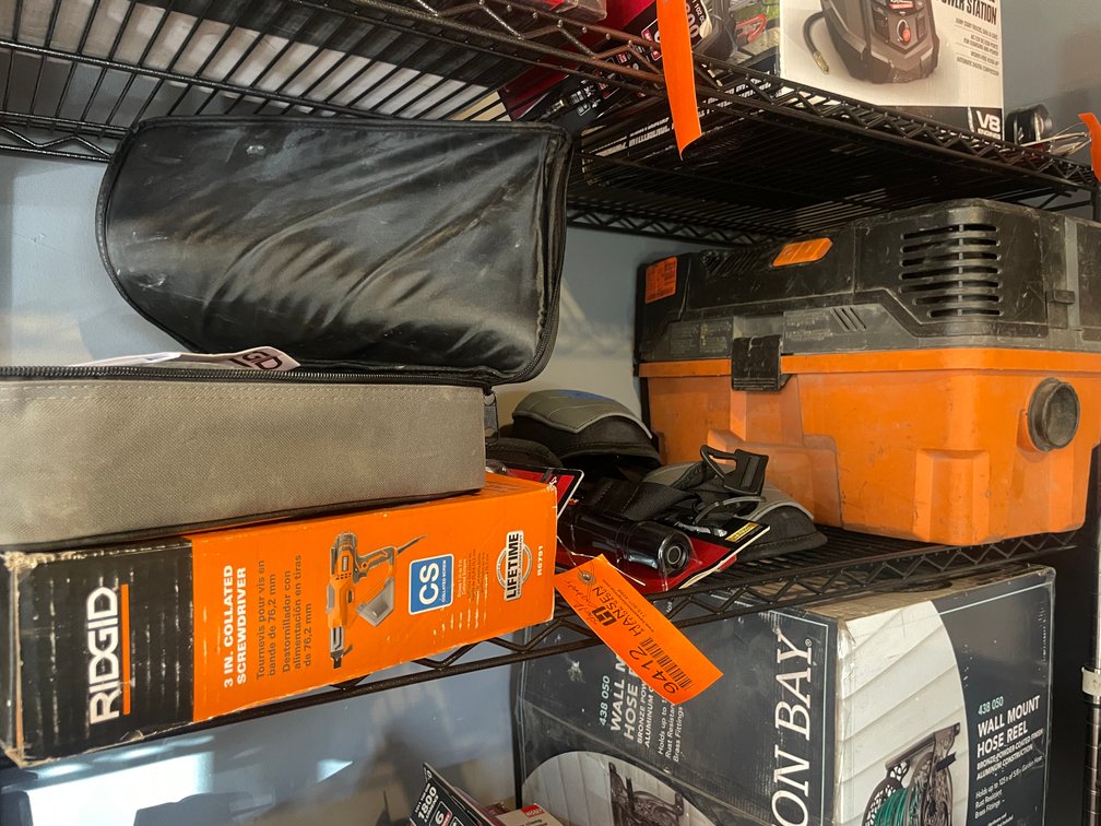 Ridgid Collated Screwdriver and (2) Husky Knee Pads (Fountain City, WI)