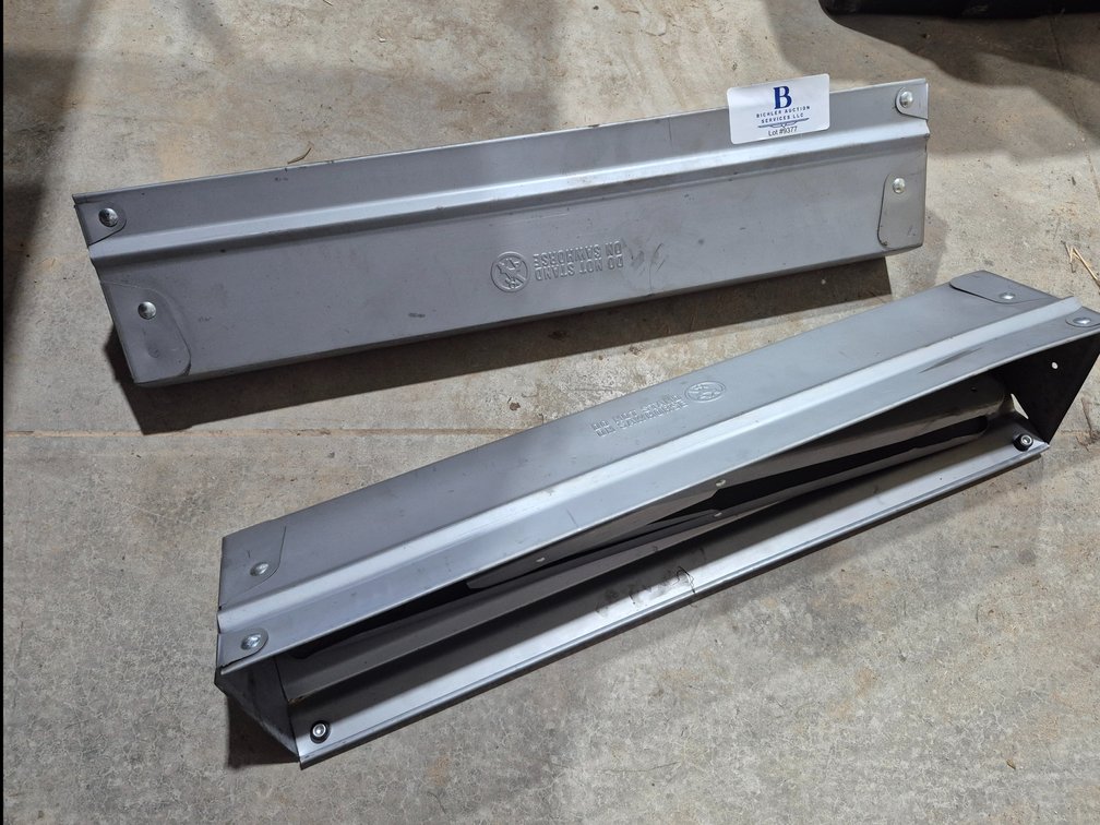 Folding Metal Sawbucks