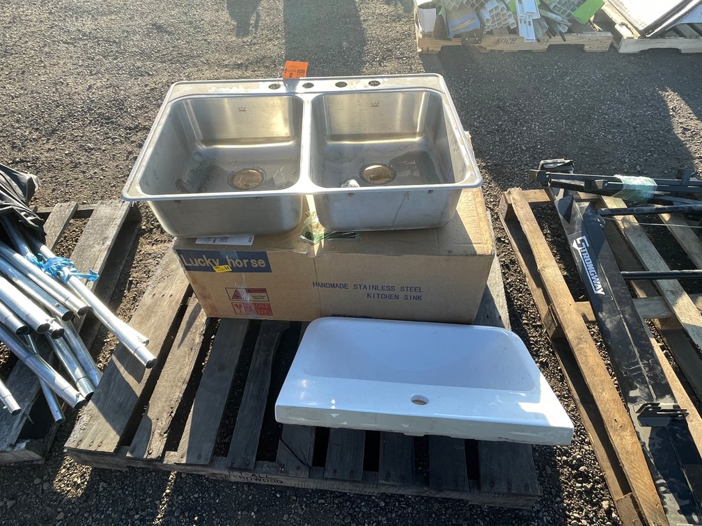 Pallet of Sinks