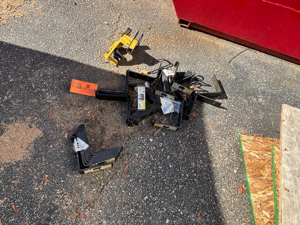 (27) Heavy Duty Shelf Brackets (Fountain City, WI)