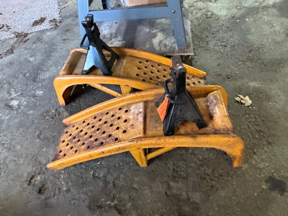 (2) Craftsman 3 Ton Jack Stands