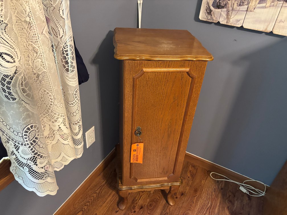 Standing Jewelry Box with (4) Drawers