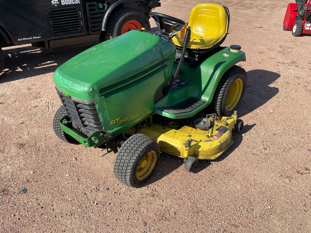 John Deere GT245 Riding Lawn Mower