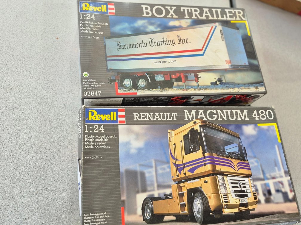Revell 1:24 Scale Models