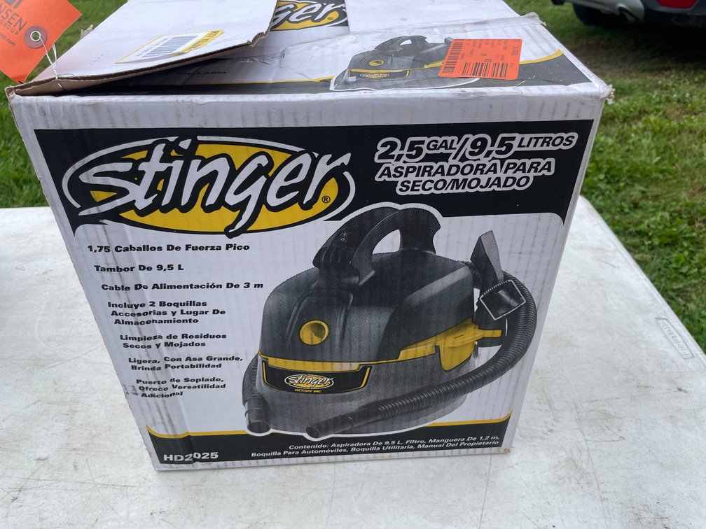 Stinger 2.5 Gallon Wet/Dry Vacuum (Strum, WI)