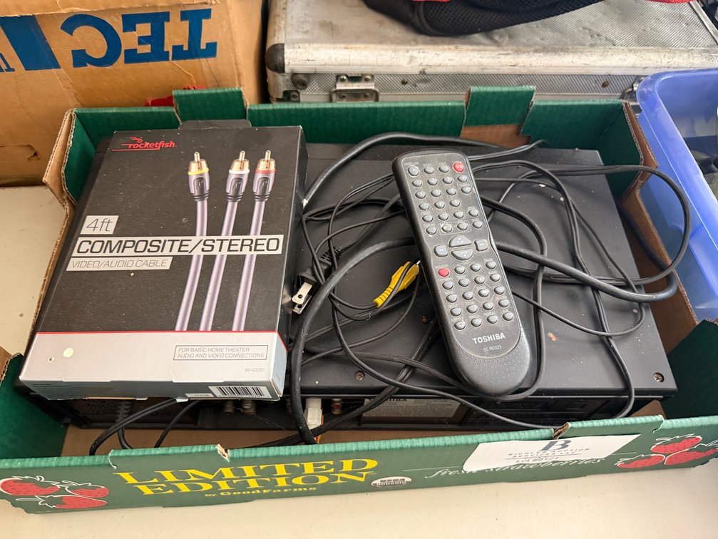 Toshiba VCR and DVD Player