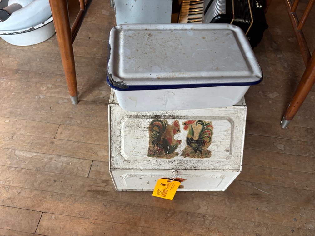 (2) Storage Items