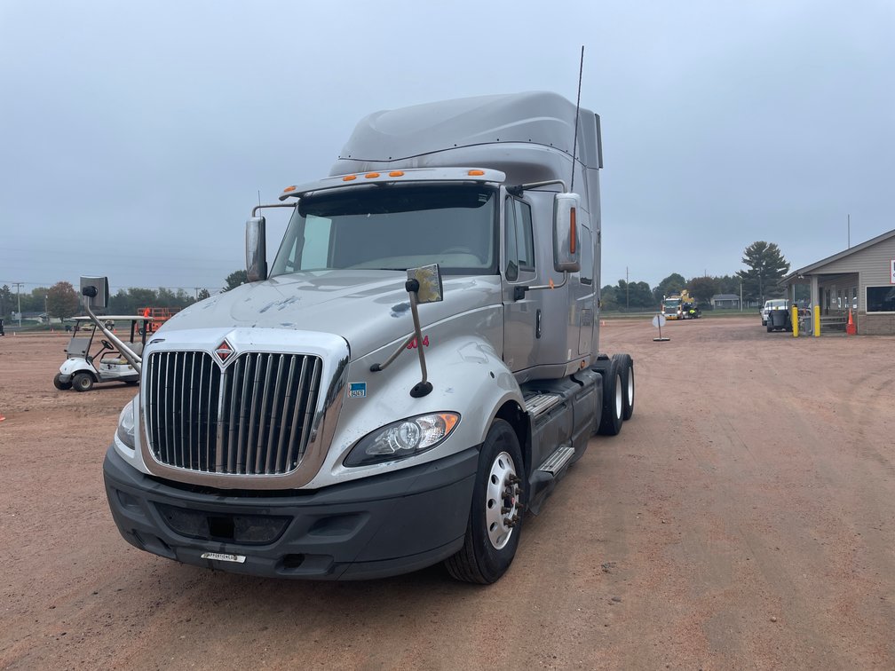2016 International Sleeper Cab Semi (Has WI Title)