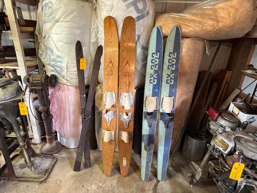 (3) Sets of Skis