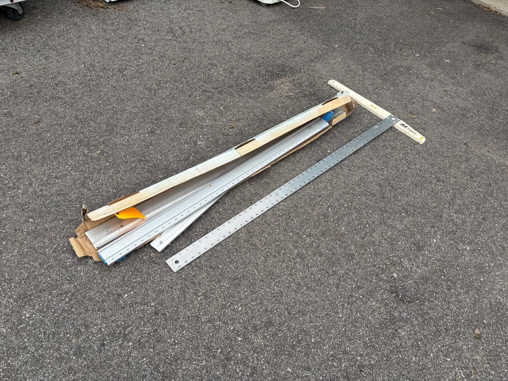 Straight-Cut II Universal Cutting Guide and T-Square